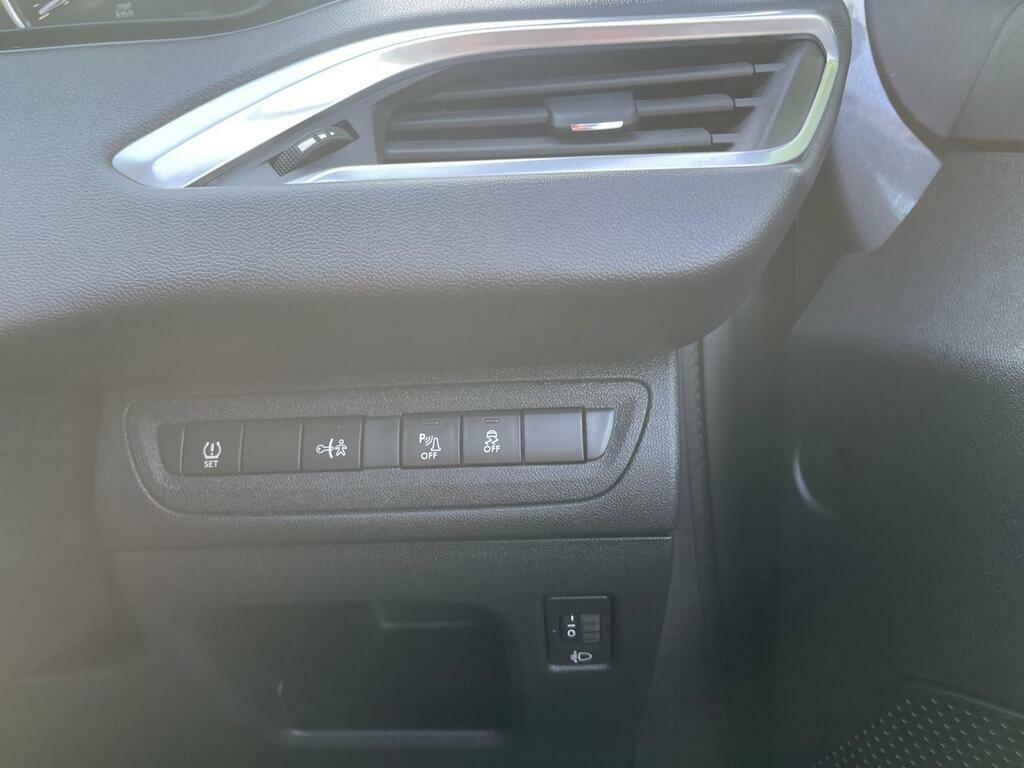 Peugeot 208 1.2L Style Black #20