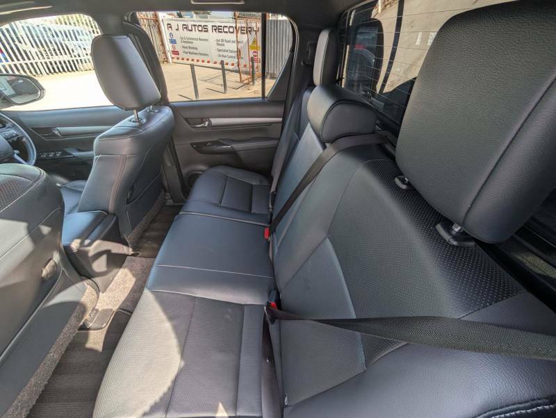 Toyota HILUX D-4d Active Double Cab White #17