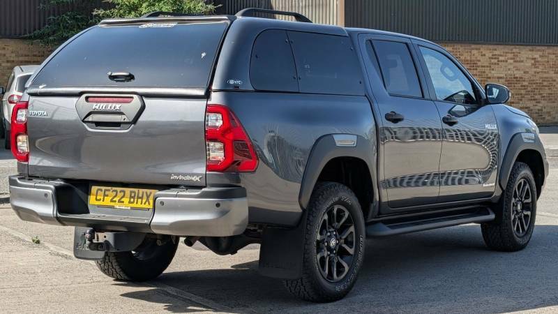 Toyota HILUX Invincible X Dcab Pick Up 2.8 D-4d Grey #3