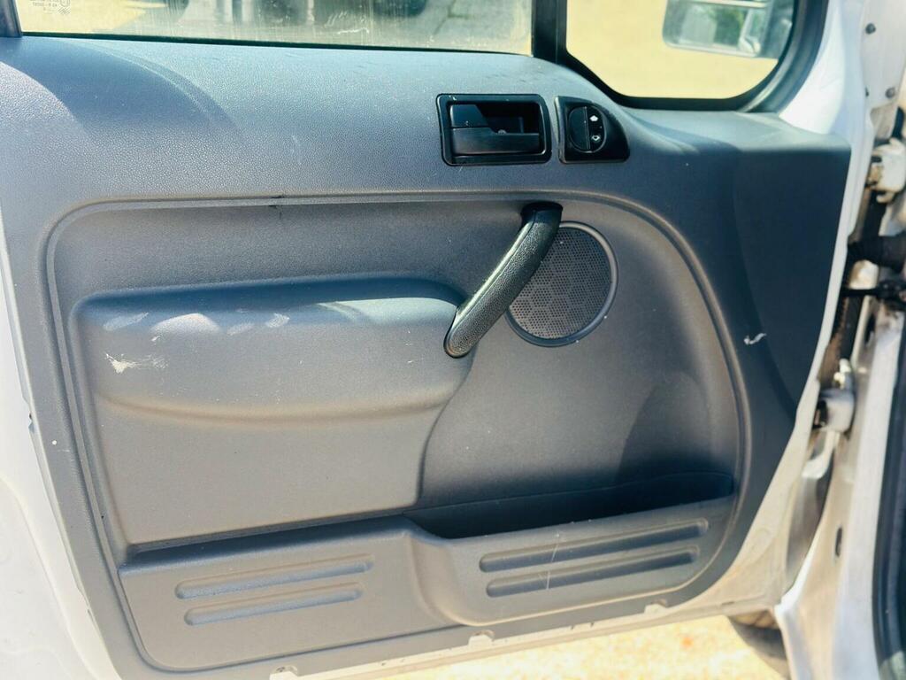 Ford Transit Connect 1.8L Null White #29