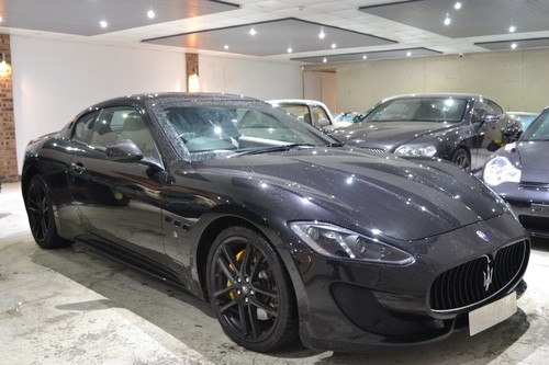 Compare Maserati GranTurismo Sport YUV11S Black