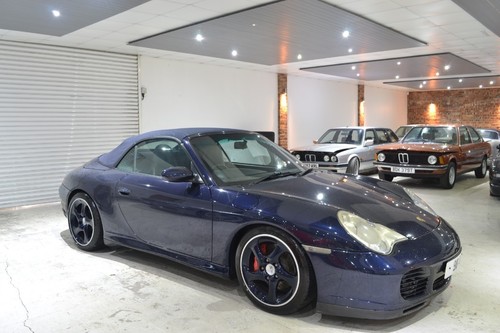 Compare Porsche 911 Carrera 4S  Blue
