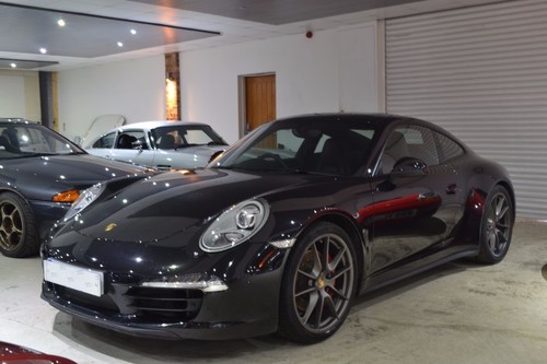 Compare Porsche 911 D V6 Platinum Edition Tiptronic S RB55TER Black