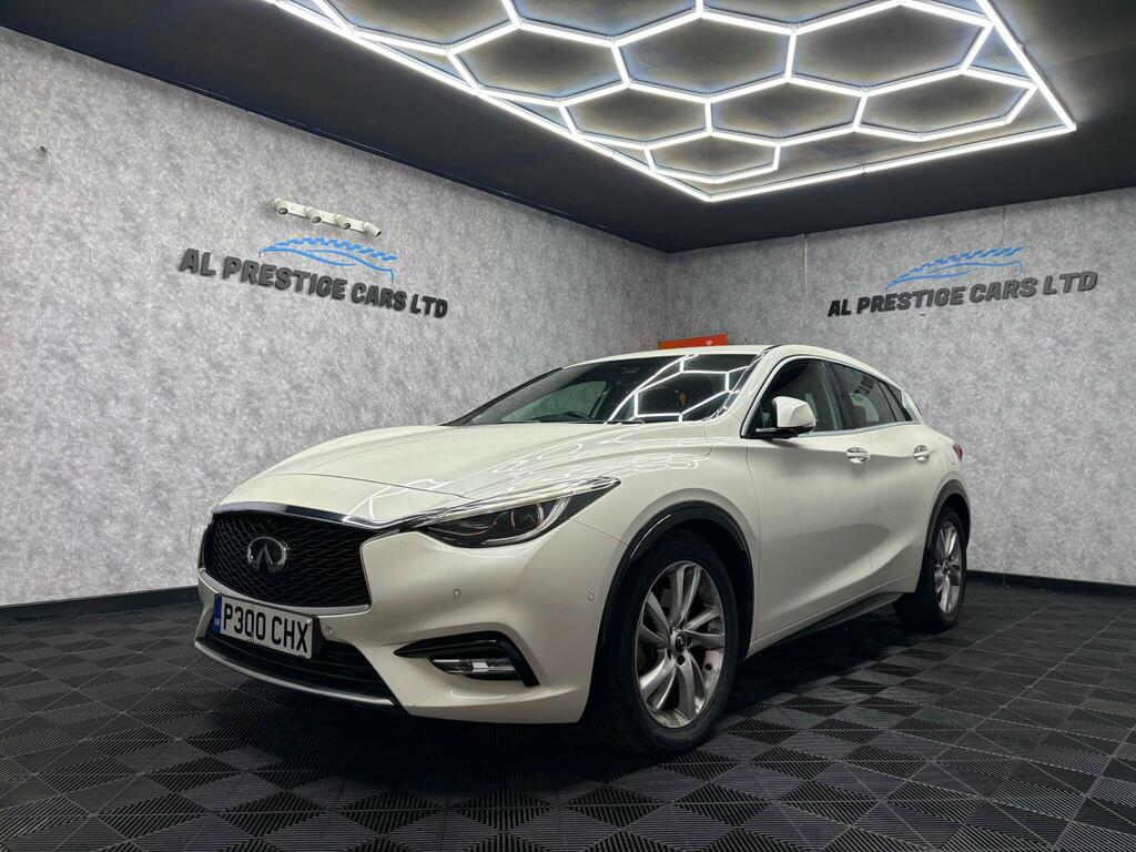 Infiniti Q30