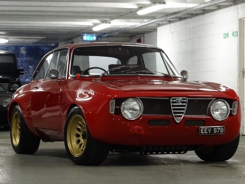 Compare Alfa Romeo Giulia 1.6 EEV97B Red