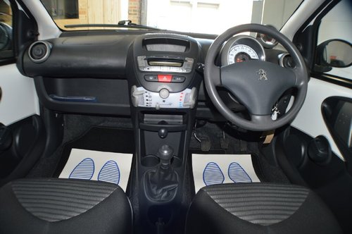 Peugeot 107 салон