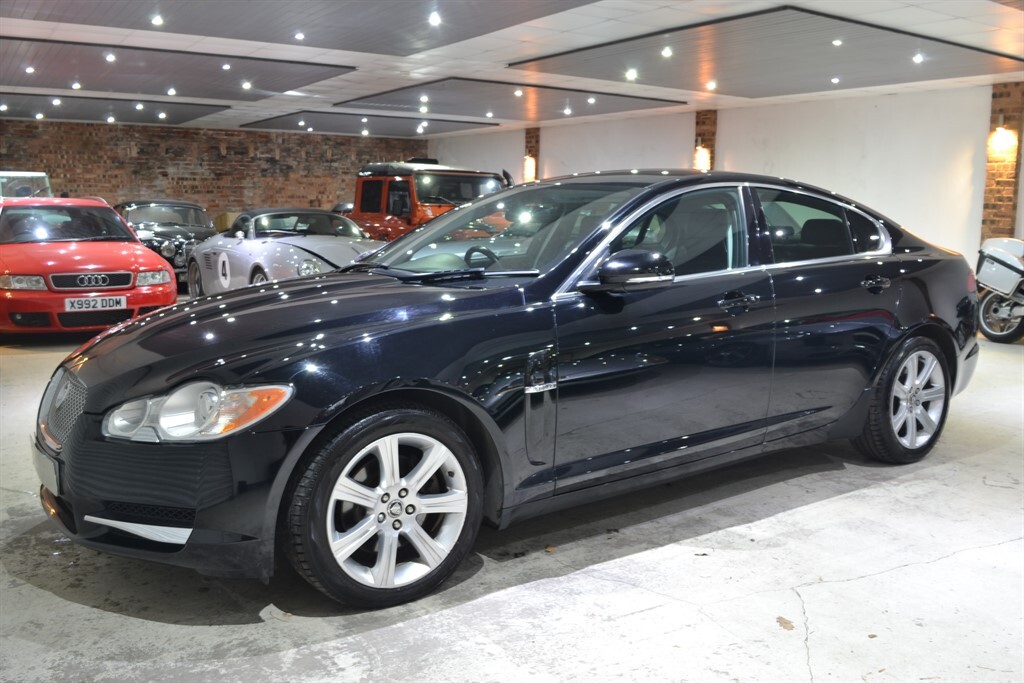 Compare Jaguar XF V6 Luxury BG11ZLE Black