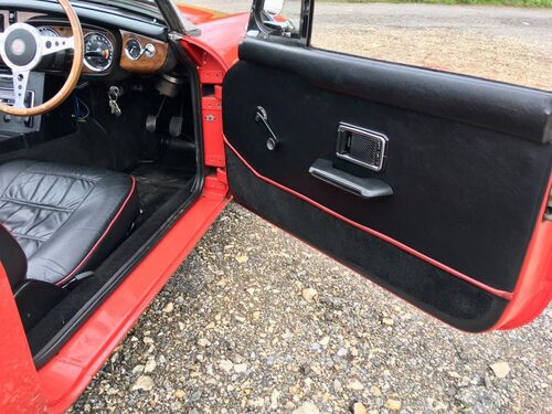 Compare MG MGB GT Roadster 2-Door OUX831M Red