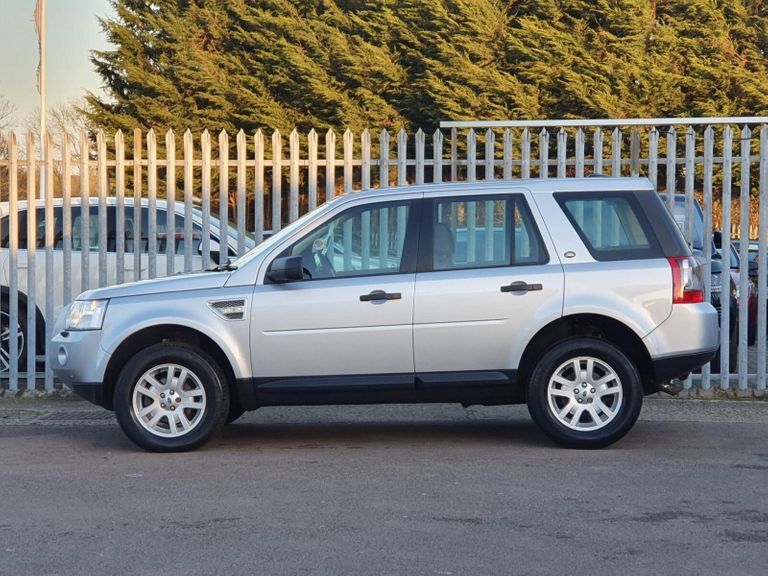 Compare Land Rover Freelander 2.2 Td4 Xs 4Wd SP09HHF Silver