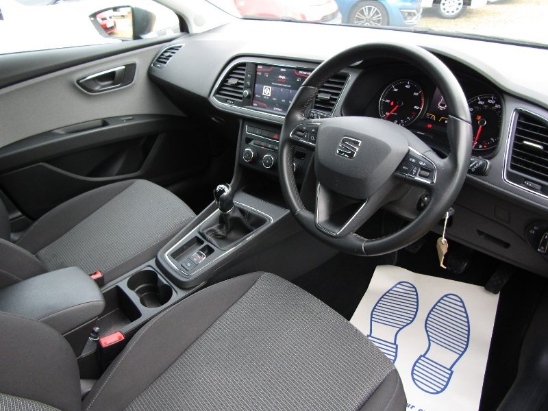 Compare Seat Leon 1.6 Tdi Se Dynamic Technology YL18CAO Grey