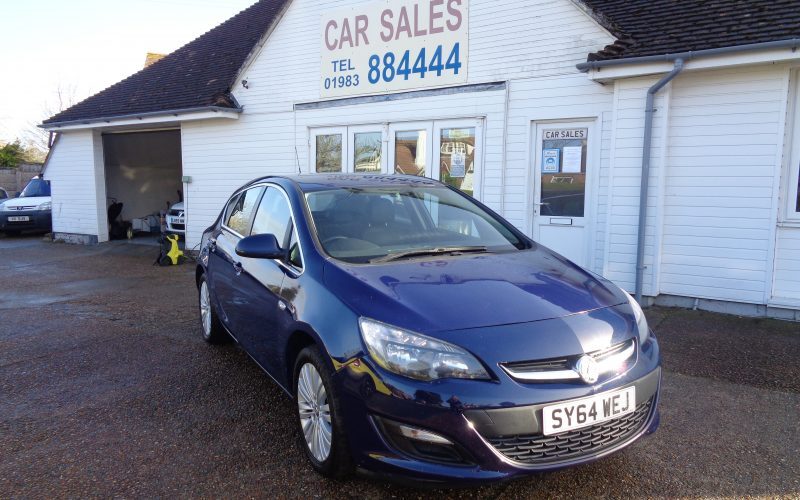 Compare Vauxhall Astra Astra Excite SY64WEJ Blue