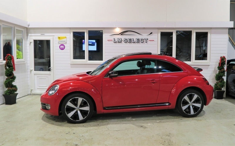 Compare Volkswagen Beetle Sport Tsi 160 SV12VPW Red