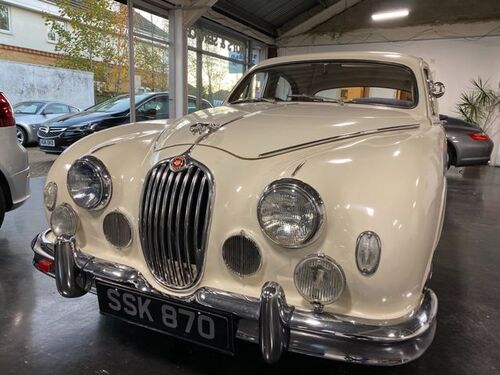 Compare Jaguar Mark II Mk1 Early Build Edition 2.4 Man With Overdrive SSK870 White